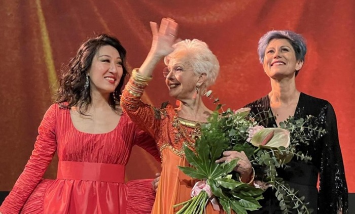 viktoriq-i-rajna-kabaivanska-f-julia-jukeri_700x700_fit_478b24840a