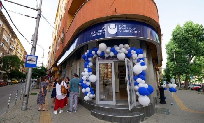 nbu-v-centyra-knijarnica-i-galeriq_700x700_fit_478b24840a