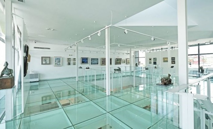 uni-art-inside-1-nbu_700x700_fit_478b24840a