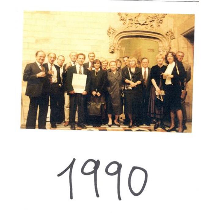 1990_700x700_pad_478b24840a