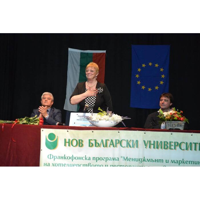 8_700x700_pad_478b24840a