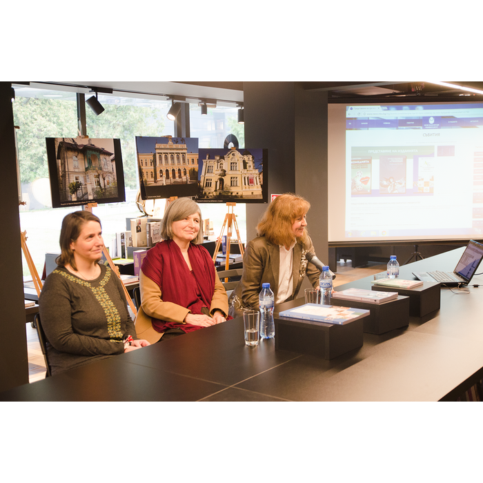 dsc-0026-2_700x700_pad_478b24840a