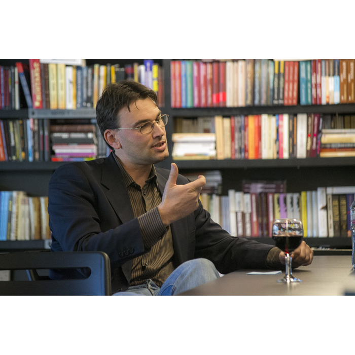 dsc-0060_700x700_pad_478b24840a