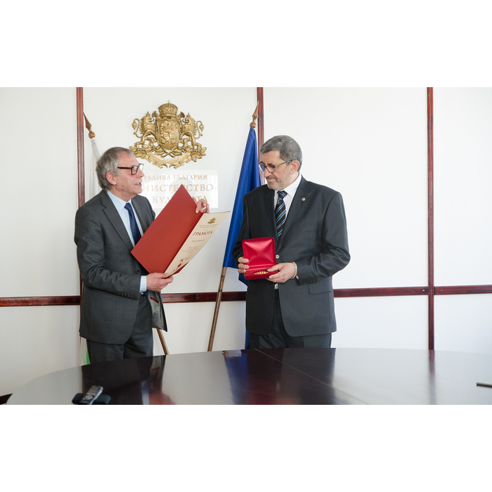 dsc-0135_700x700_pad_478b24840a