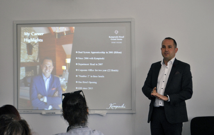 4_700x700_fit_478b24840a