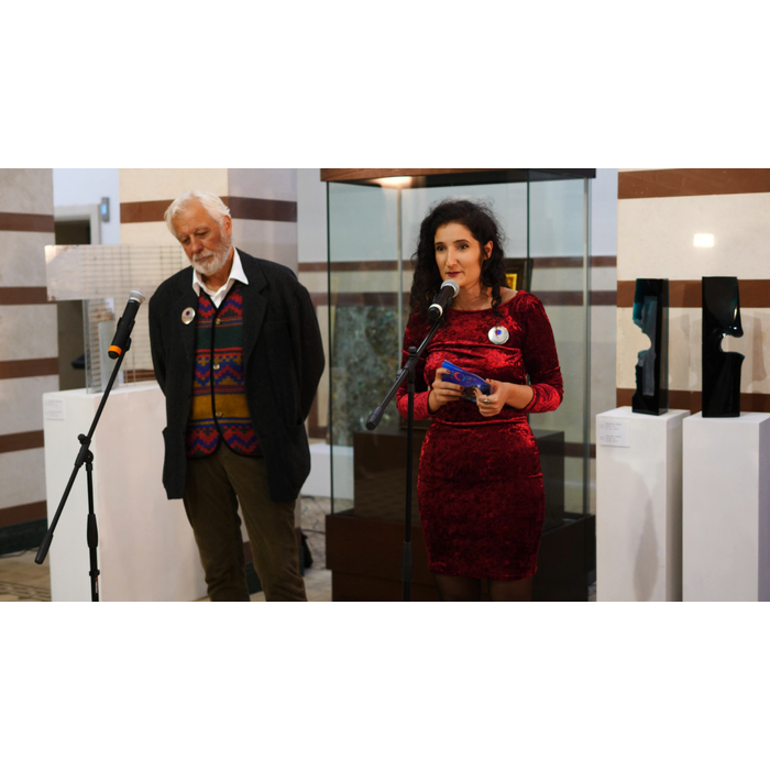 img-176213_700x700_pad_478b24840a