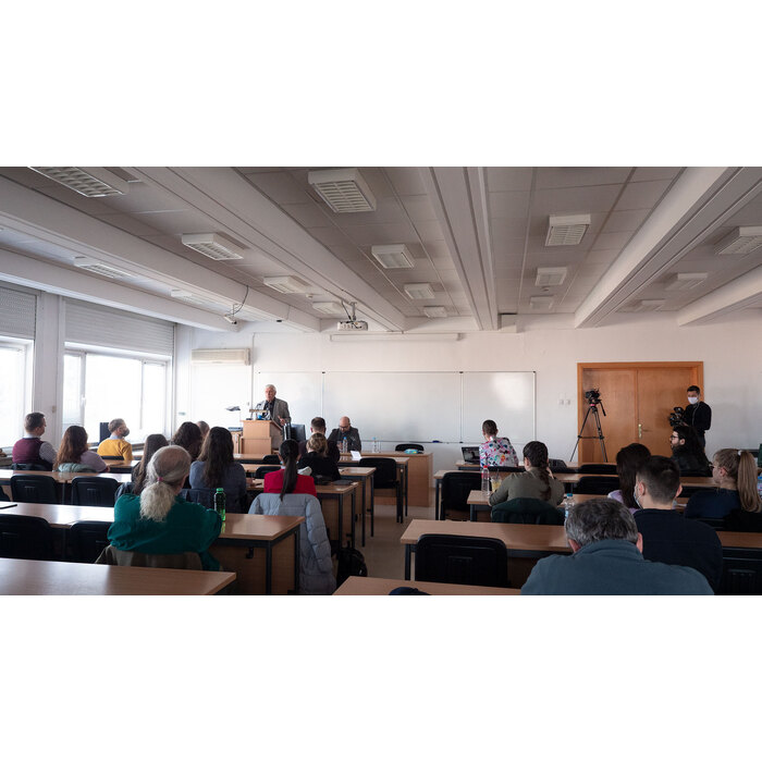 lekcia-for-ukraine_700x700_pad_478b24840a