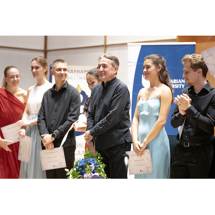 dsc-1069-copy_700x700_pad_478b24840a