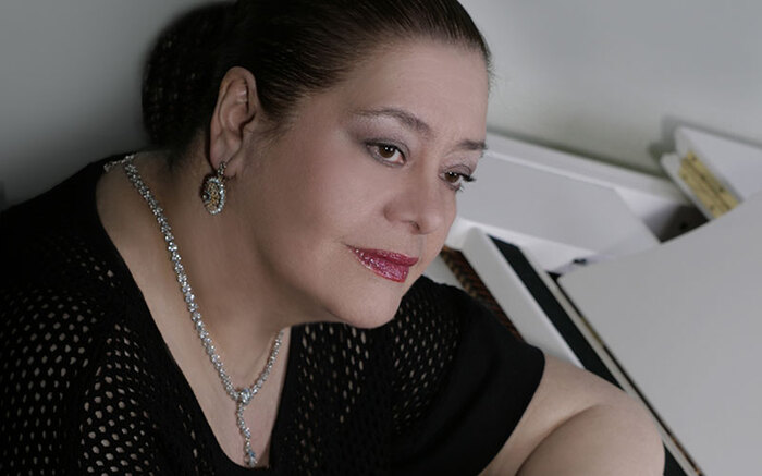 larisa-2_700x700_fit_478b24840a