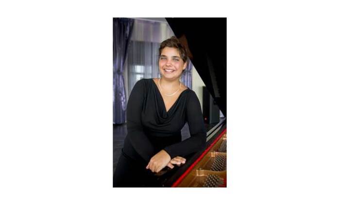 15g-pianistka_700x700_fit_478b24840a