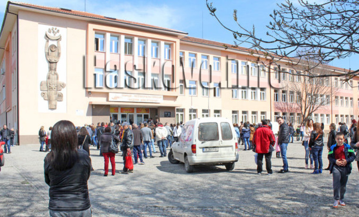 gimnazisti_700x700_fit_478b24840a