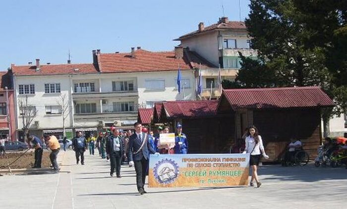 mlad-fermer_700x700_fit_478b24840a