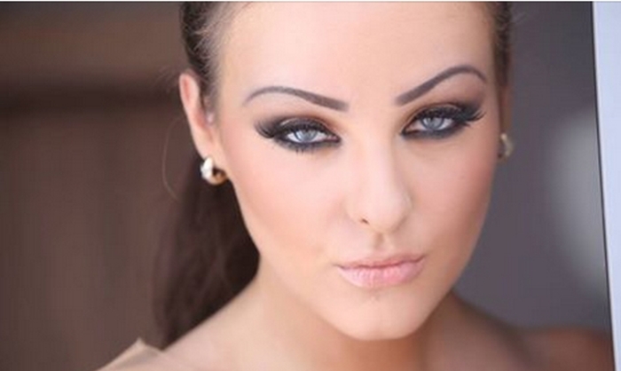 simona2_700x700_fit_478b24840a