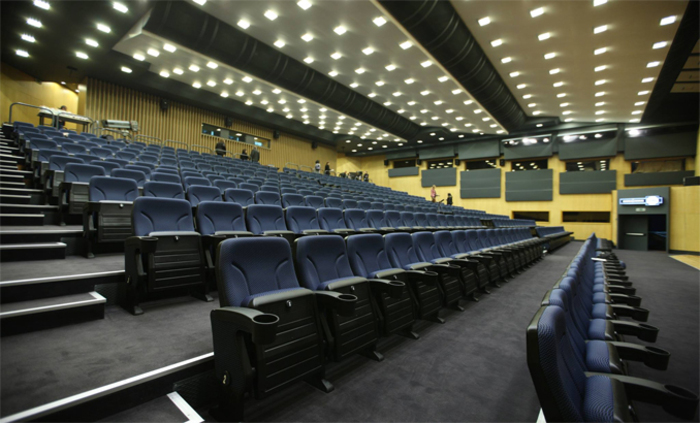 kino-lumier_700x700_fit_478b24840a
