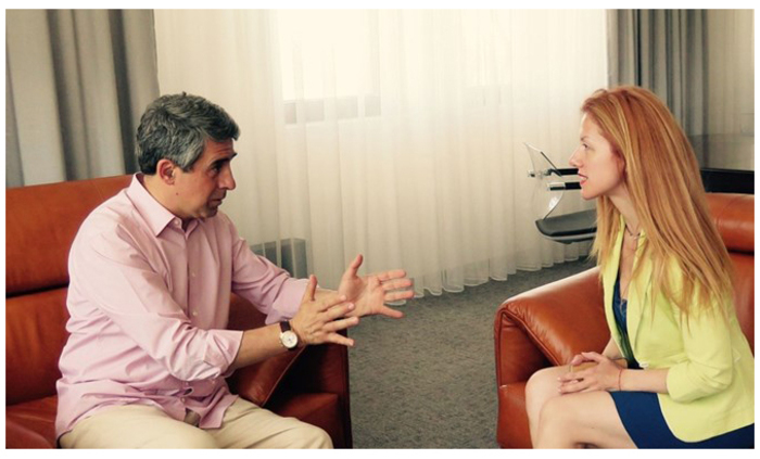 plevneliev_700x700_fit_478b24840a
