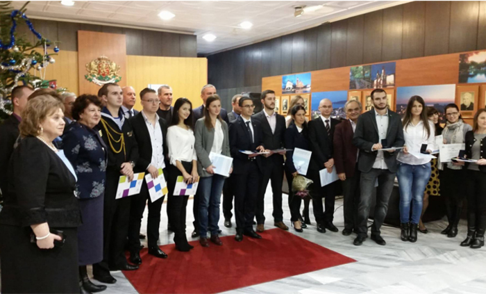 nagradiha-izqveni-2_700x700_fit_478b24840a