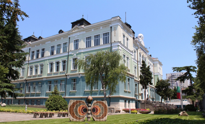 ikonomicheski-universitet_700x700_fit_478b24840a