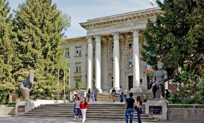 rusenski-universitet-3_700x700_fit_478b24840a