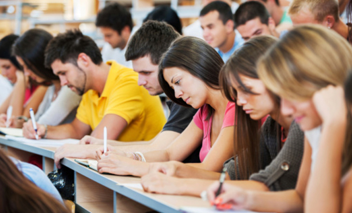 studenti-priemame_700x700_fit_478b24840a