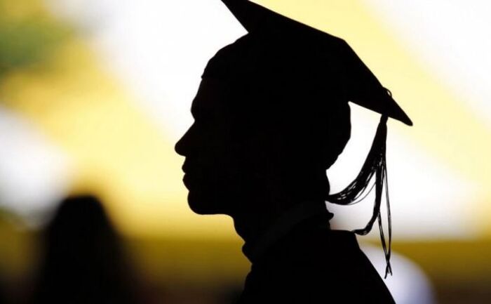 item-studentsiluet_700x700_fit_478b24840a