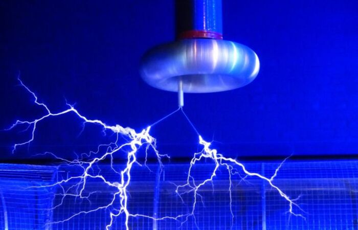 discharge-electric-shielding-electricity-68173_700x700_fit_478b24840a