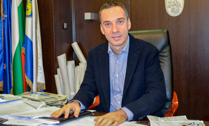 dimitar-nikolov-v-capital_700x700_fit_478b24840a