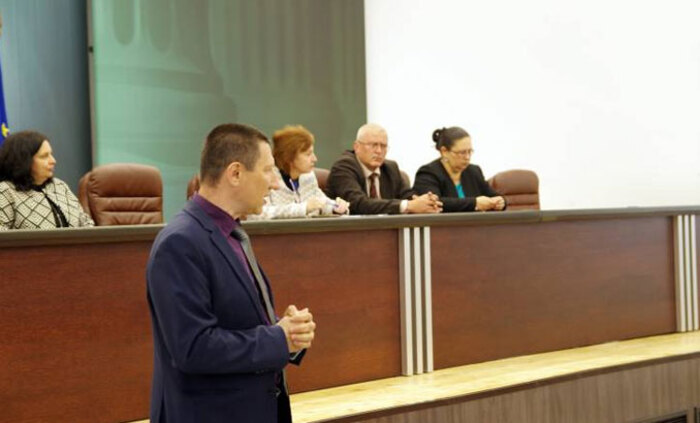 den-na-otvoreni-vrati-b-sarafov-nss_700x700_fit_478b24840a