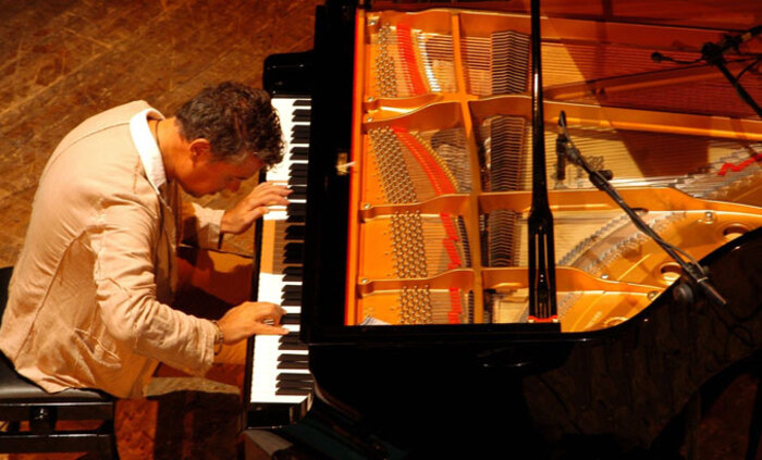pianistut-marko-tetza_700x700_fit_478b24840a