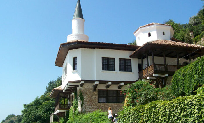 dvoreca-balchik-wikipedia_700x700_fit_478b24840a