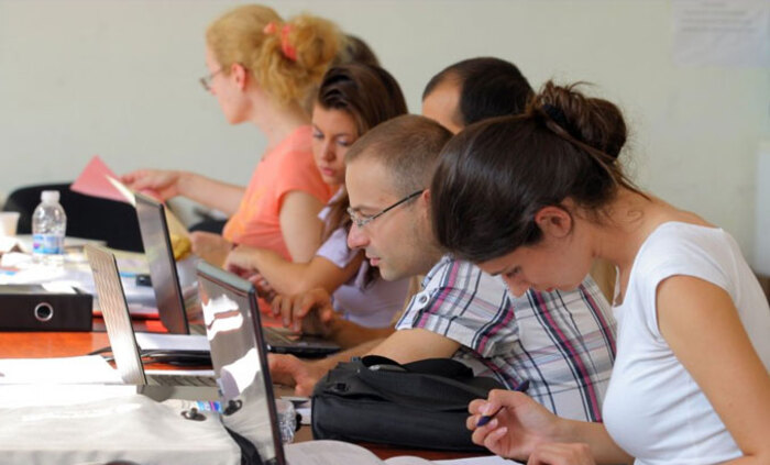 kyde-otivat-studentite_700x700_fit_478b24840a