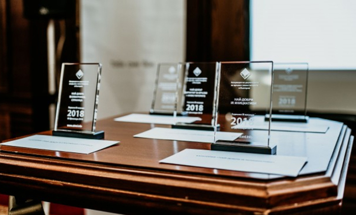 ir-awards-gala2019-investor-bg_700x700_fit_478b24840a