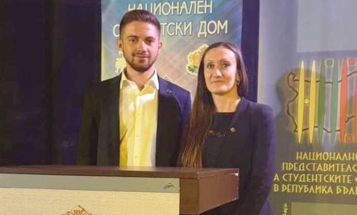 dve-nagradi_700x700_fit_478b24840a
