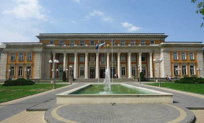 pernik-dvor-na-cult-perniktoday-net_700x700_fit_478b24840a