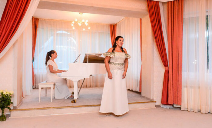 doroteq-doroteeva-modo-bulgaria-and-dnevnik_700x700_fit_478b24840a