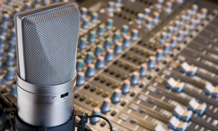 microphone-bnr_700x700_fit_478b24840a