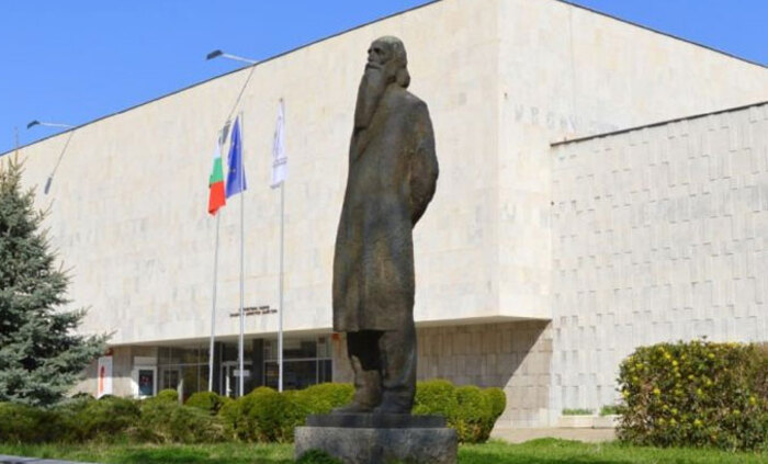 diplomaciq-i-izkustvo_700x700_fit_478b24840a