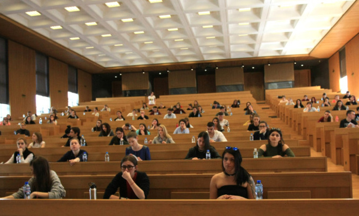 studenti-iskat-ot-mon_700x700_fit_478b24840a