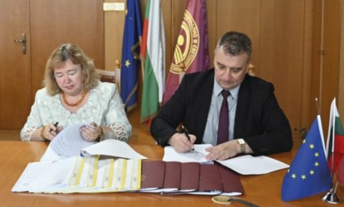 svesht-akademiq-i-unss-studenti-v-qntra-dnes_700x700_fit_478b24840a