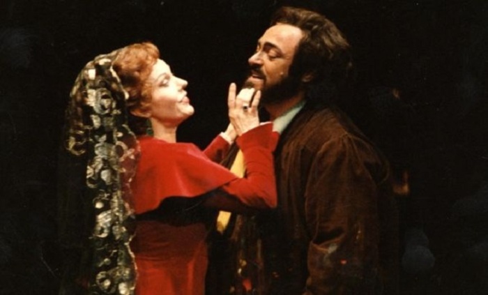 luciano-pavarotti-as-cavaradossi-and-soprano-raina-kabaivanska-as-tosca-vienna-1989-tia-toms-pinterest_700x700_fit_478b24840a