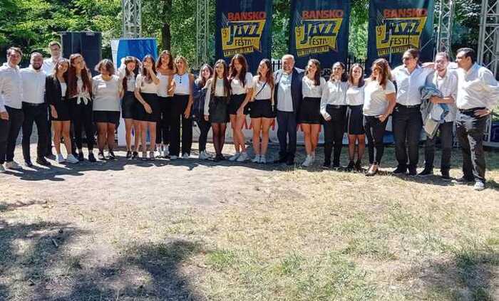 06-folk-dgaz-formazia-nbu-01923-678x410-crop-478b24840a_700x700_fit_478b24840a