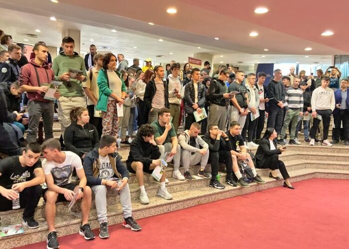 08-11-2023-studenti-3-750x536_700x700_fit_478b24840a