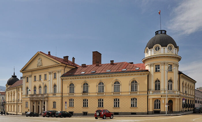 ban-wikipedia_700x700_fit_478b24840a