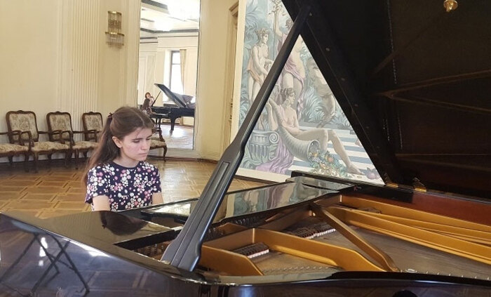 elica-stefanova-piano-bulnews_700x700_fit_478b24840a