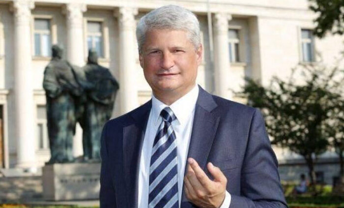kalin-manolov-faktor_700x700_fit_478b24840a