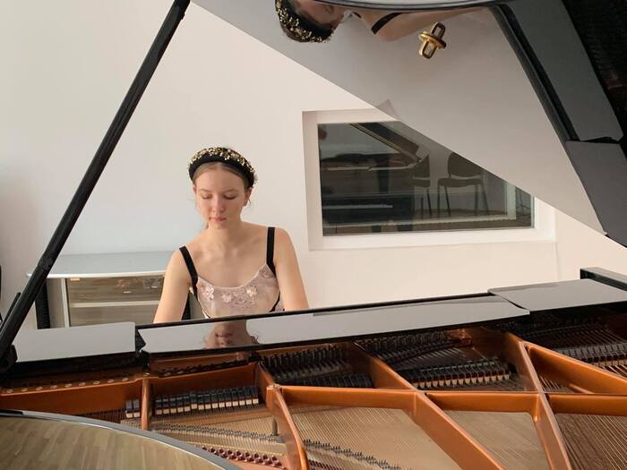 marina-mravova-daniela-kalaijdzhieva_700x700_fit_478b24840a