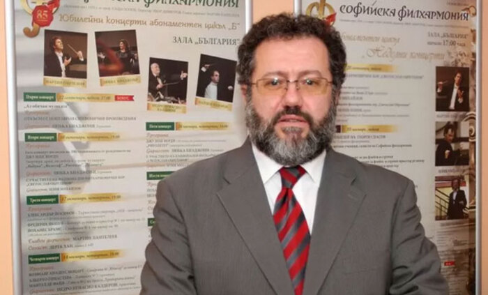 qvor-dimitrov-ploshtad-slaveikov_700x700_fit_478b24840a