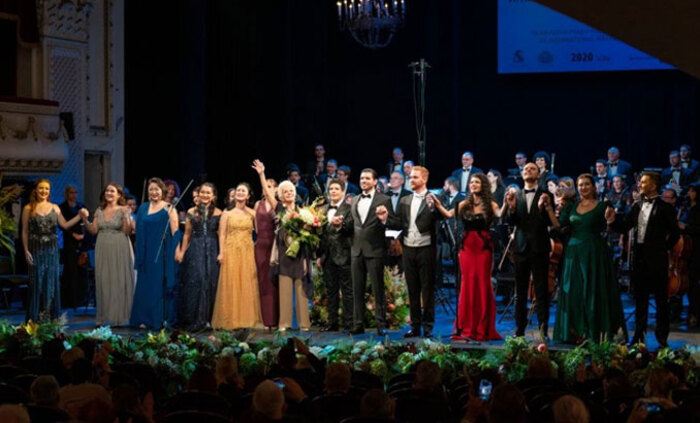 raina-kabaivanska-koncert-alexander-thompson_700x700_fit_478b24840a