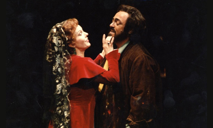 rayna-kabaivanska-liuciano-pavarotti-toska-ploshtad-slavejkov_700x700_fit_478b24840a