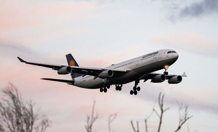 airplane-pixabay_700x700_fit_478b24840a