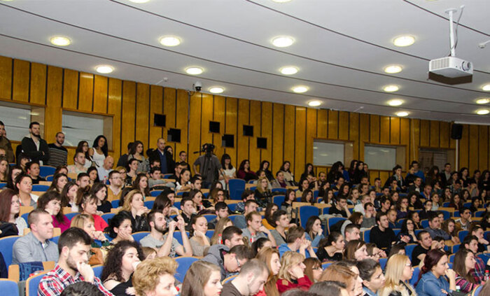 aula-hora-nbu_700x700_fit_478b24840a